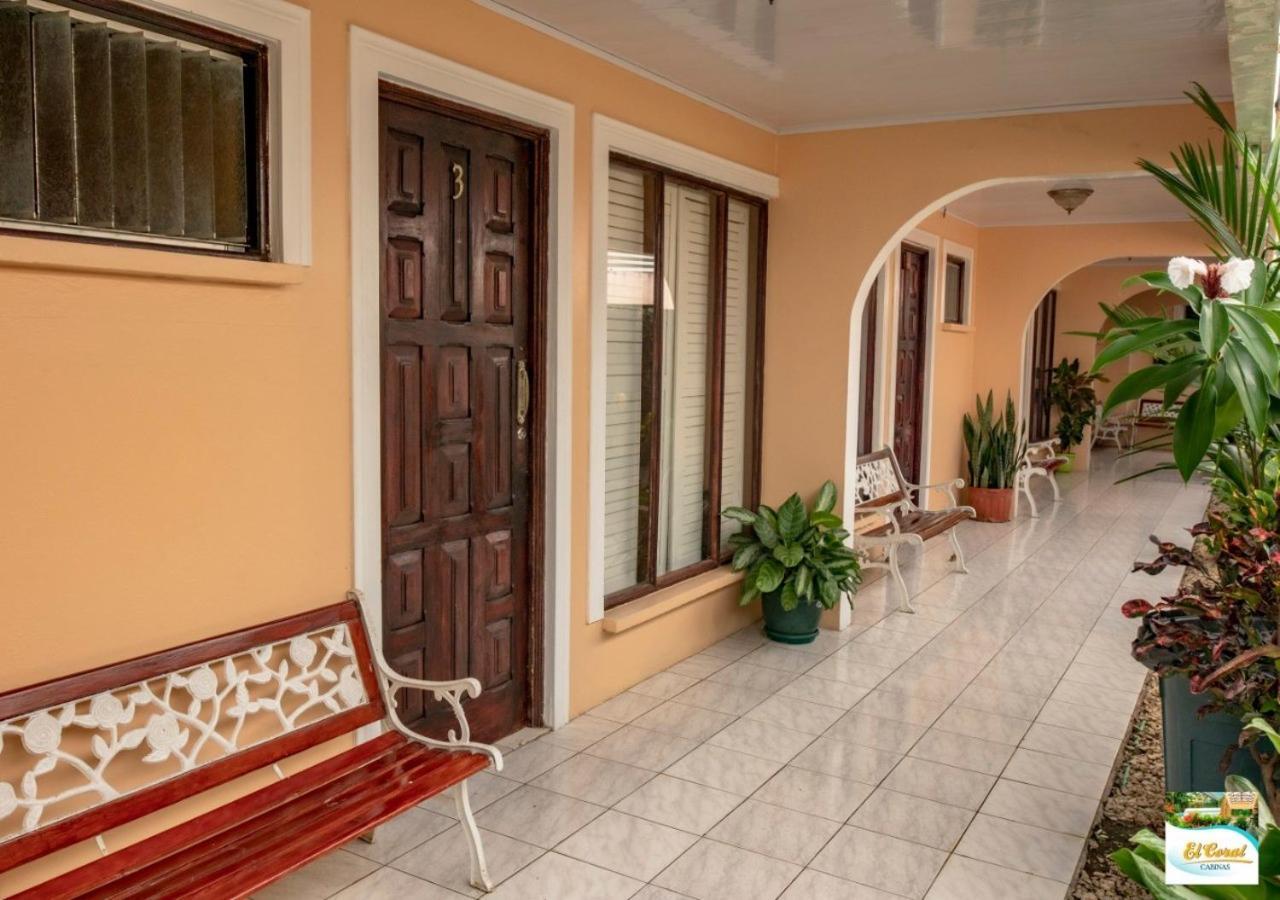 Hotel Y Cabinas El Coral Jacó Kültér fotó