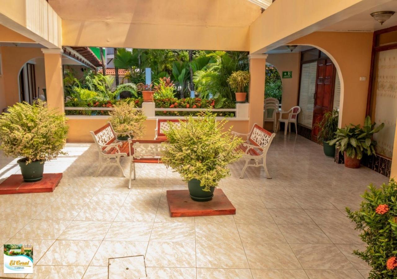 Hotel Y Cabinas El Coral Jacó Kültér fotó