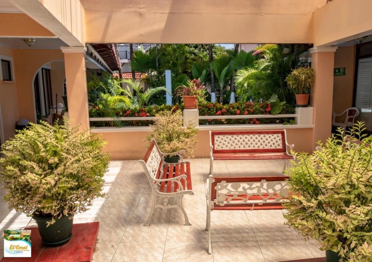 Hotel Y Cabinas El Coral Jacó Kültér fotó